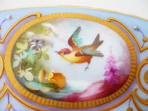 ASSIETTE Porcelaine de S&egrave;vres ou Paris (non sign&eacute;e)