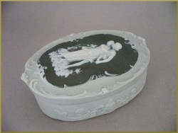 BO&Icirc;TE Ancienne en Biscuit Vert R&eacute;s&eacute;da - D&eacute;cor P&acirc;te sur P&acirc;te - Vers 1900 ...