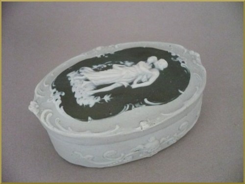 BO&Icirc;TE Ancienne en Biscuit Vert R&eacute;s&eacute;da - D&eacute;cor P&acirc;te sur P&acirc;te - Vers 1900 ...
