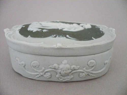 BO&Icirc;TE Ancienne en Biscuit Vert R&eacute;s&eacute;da - D&eacute;cor P&acirc;te sur P&acirc;te - Vers 1900 ...