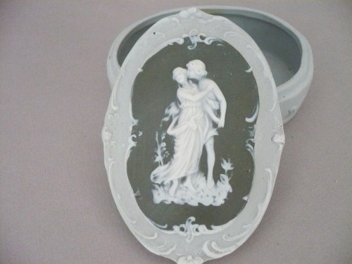 BO&Icirc;TE Ancienne en Biscuit Vert R&eacute;s&eacute;da - D&eacute;cor P&acirc;te sur P&acirc;te - Vers 1900 ...