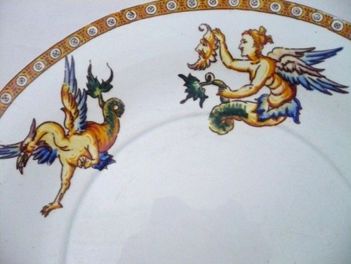 GIEN Grand Plat D&eacute;cor Renaissance blanc - Milieu XIXe ...