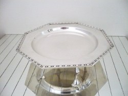 PLAT de SERVICE sur Pieds en M&eacute;tal Argent&eacute;-Mod&egrave;le Perles-M.o. PERRIN
